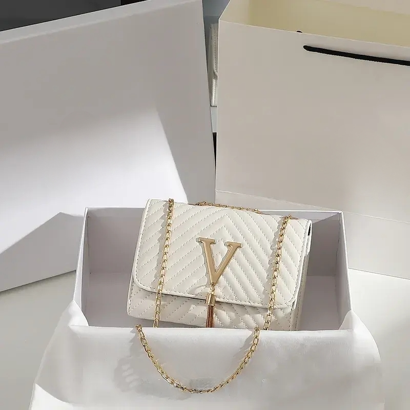 Luxury Handbag Women Embroidered Crossbody Bag Sequined Tassel Clutch Small Party Purse Polyester Fashion Brand Shoulder