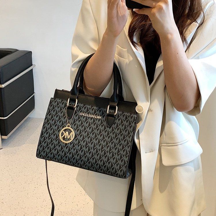 Luxury Brand Fashion Handbags Ladies Messenger Bags for Women Large Capacity PU Material High Quality Bags