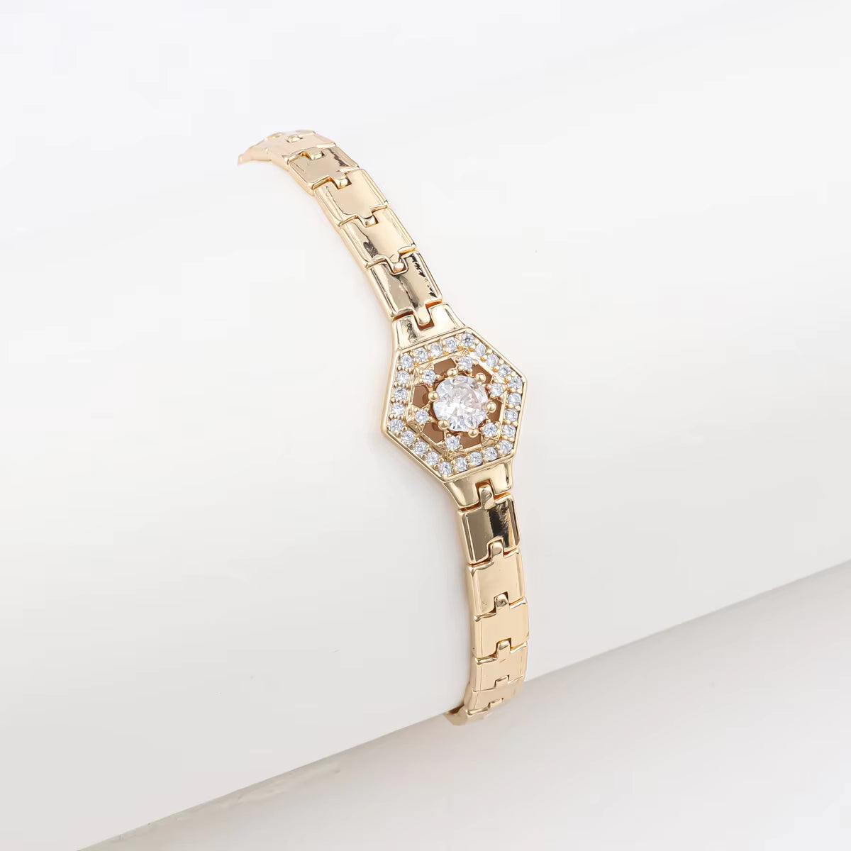 Trendy 18K Gold Plated Butterfly & Clover Zircon Charm Bracelet for Women – Copper Base Pulsera