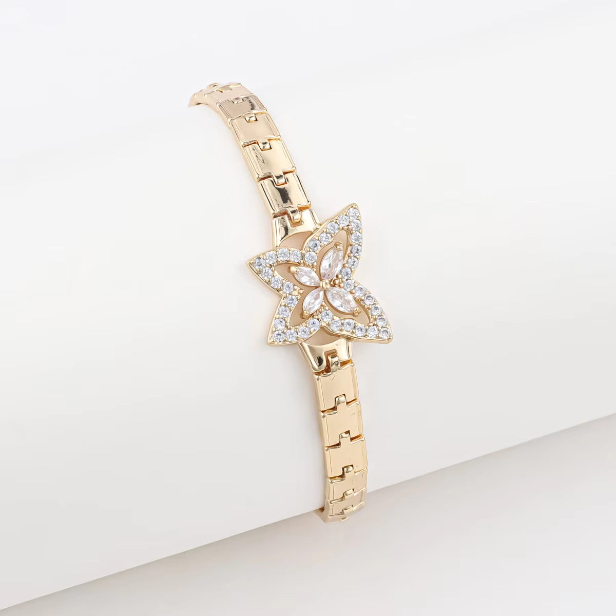Trendy 18K Gold Plated Butterfly & Clover Zircon Charm Bracelet for Women – Copper Base Pulsera