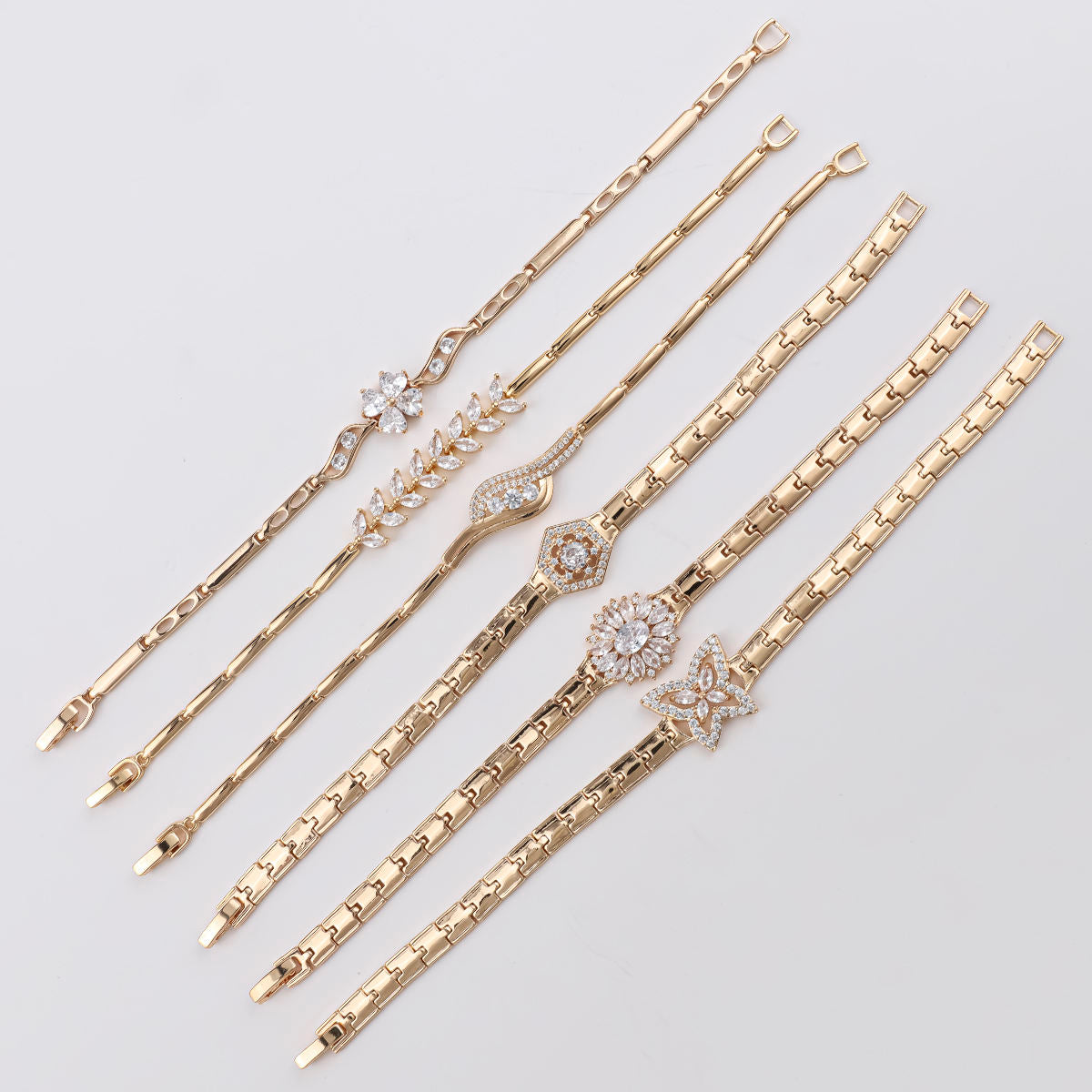 Trendy 18K Gold Plated Butterfly & Clover Zircon Charm Bracelet for Women – Copper Base Pulsera