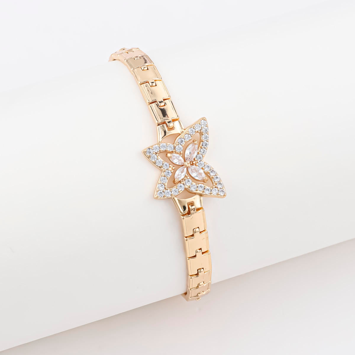 Trendy 18K Gold Plated Butterfly & Clover Zircon Charm Bracelet for Women – Copper Base Pulsera
